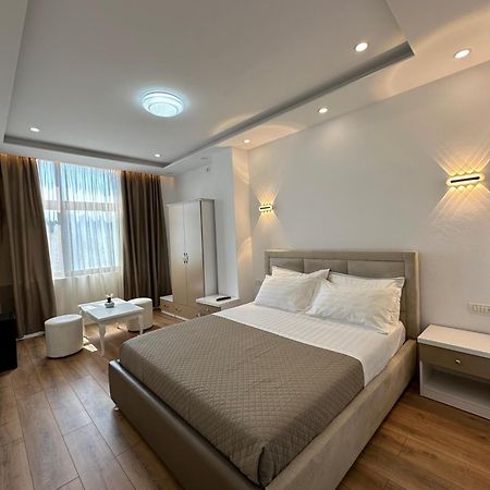 Hotel Arberia Tirana Buitenkant foto