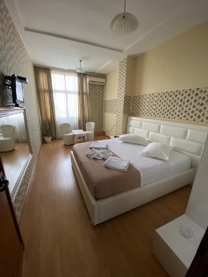 Hotel Arberia Tirana Buitenkant foto