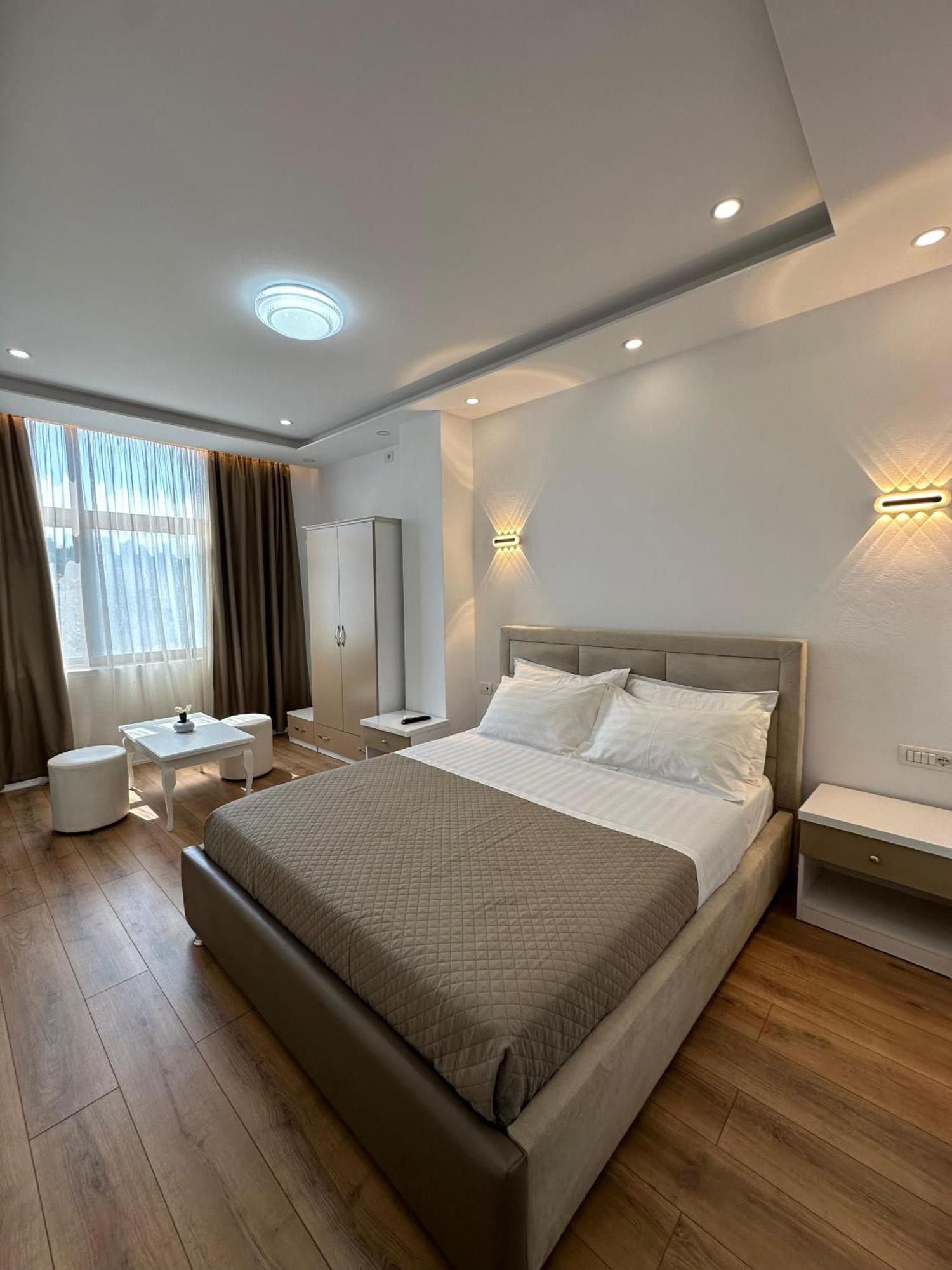 Hotel Arberia Tirana Buitenkant foto