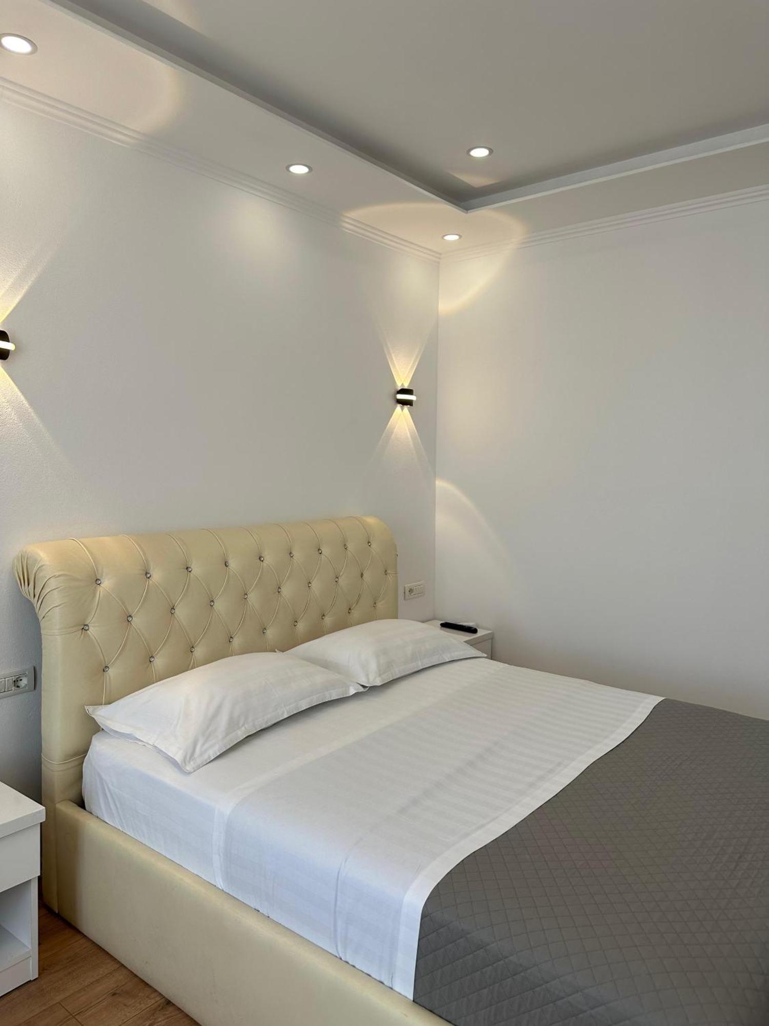 Hotel Arberia Tirana Buitenkant foto