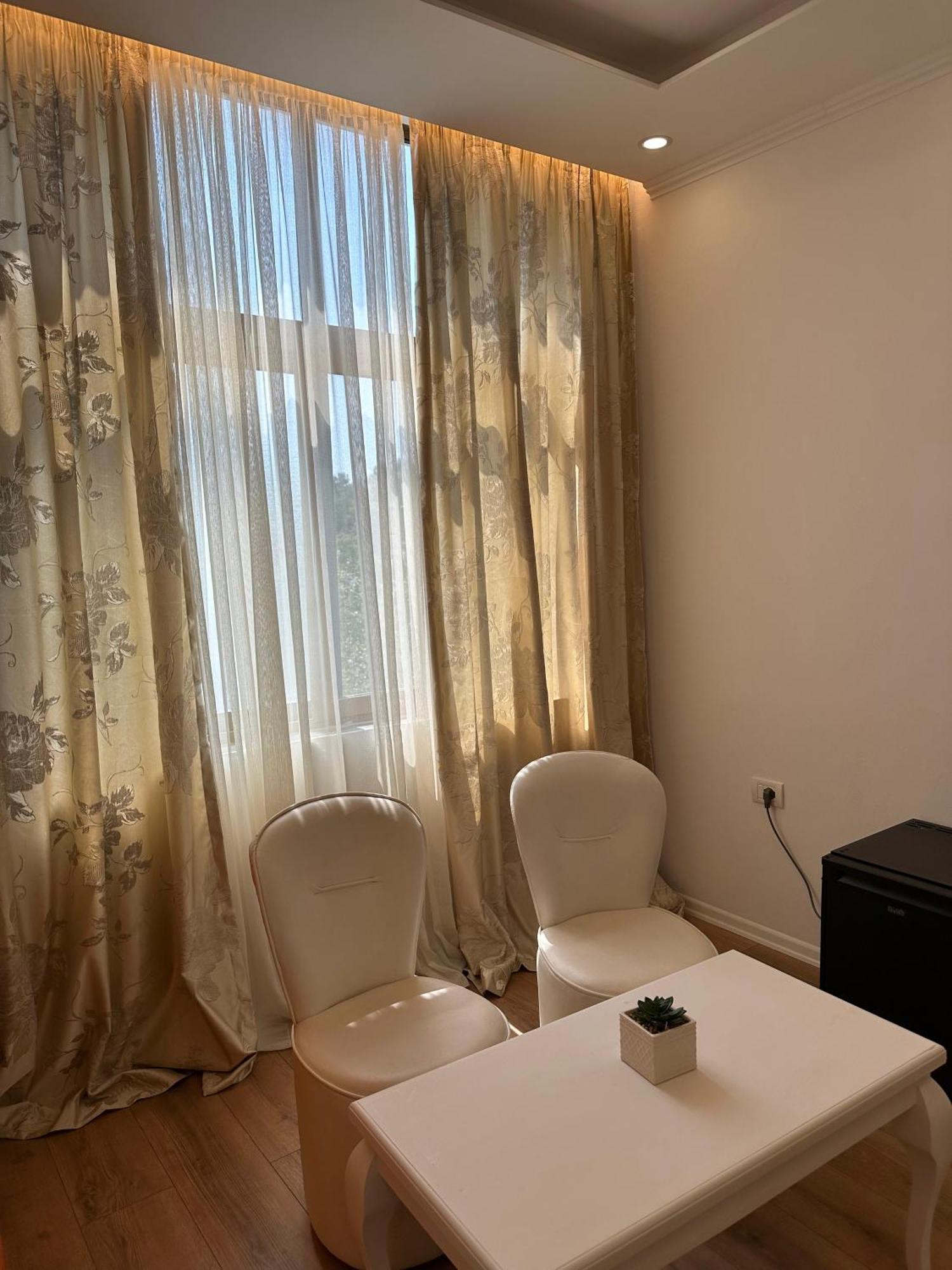 Hotel Arberia Tirana Buitenkant foto