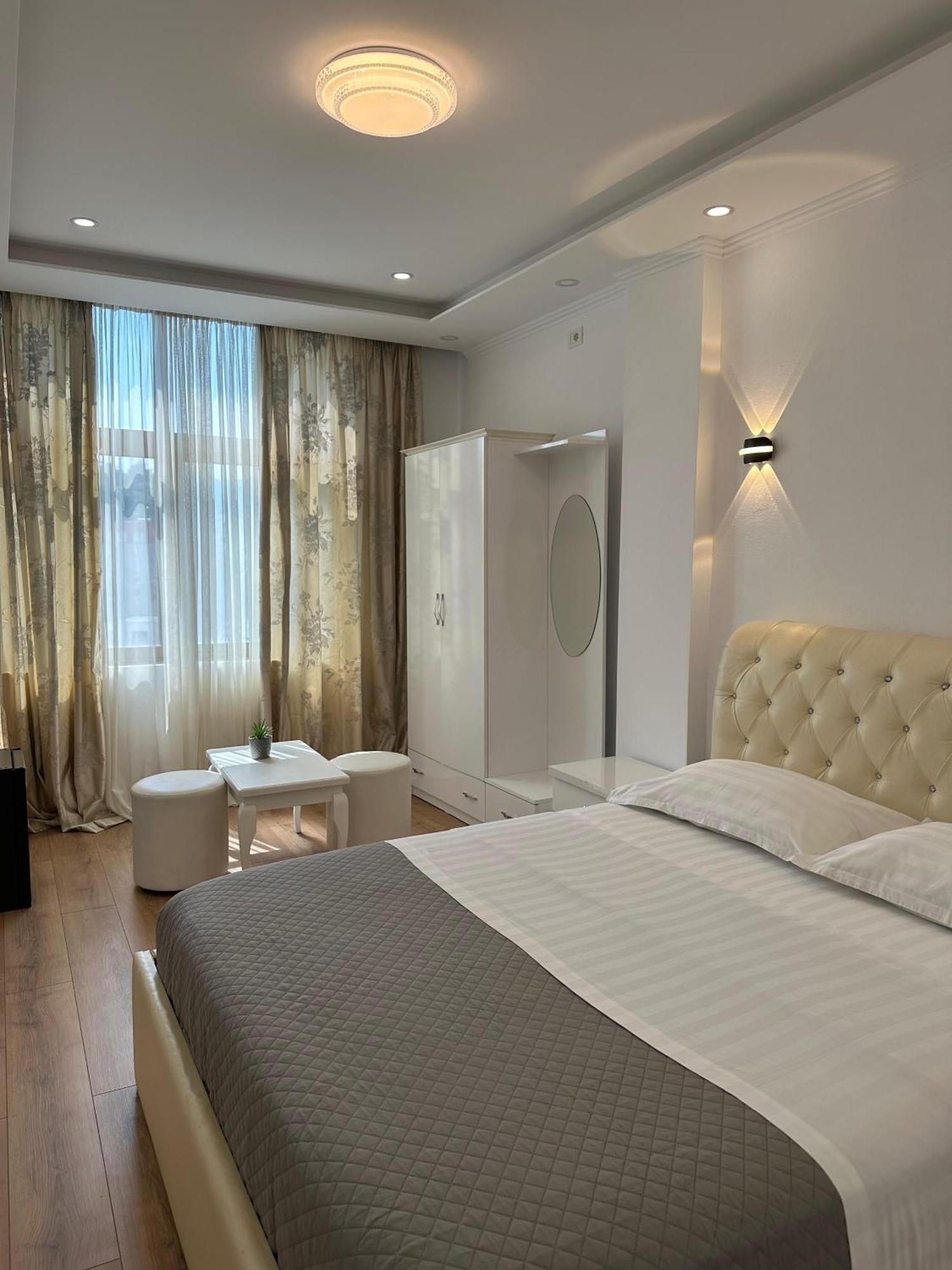 Hotel Arberia Tirana Buitenkant foto