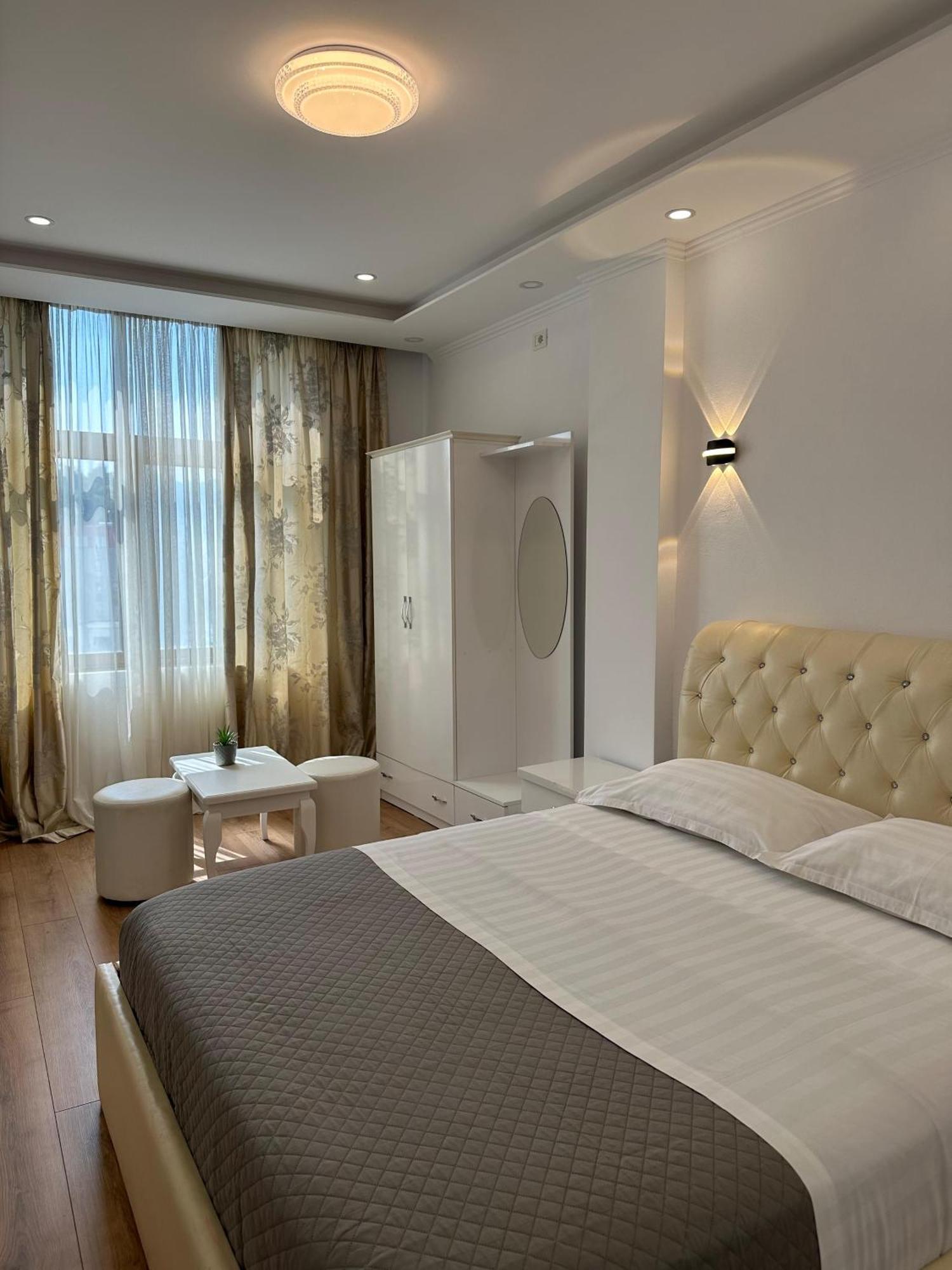 Hotel Arberia Tirana Buitenkant foto