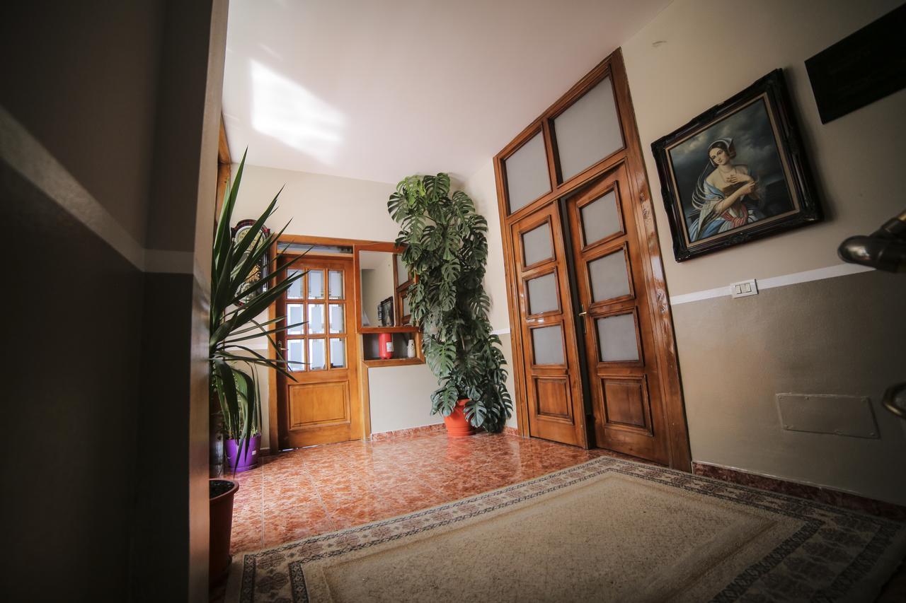 Hotel Arberia Tirana Buitenkant foto